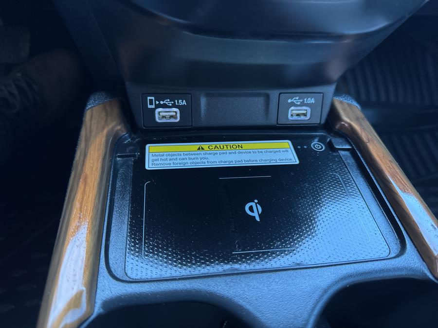 2022 Honda CR-V Touring AWD, available for sale in Waterbury, Connecticut | National Auto Brokers, Inc.. Waterbury, Connecticut 2022 Honda CR-V Touring AWD, available for sale in Waterbury, Connecticut | National Auto Brokers, Inc.. Waterbury, Connecticut