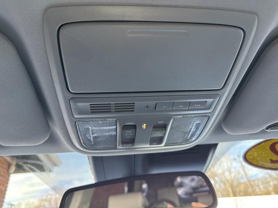 2022 Honda CR-V Touring AWD, available for sale in Waterbury, Connecticut | National Auto Brokers, Inc.. Waterbury, Connecticut 2022 Honda CR-V Touring AWD, available for sale in Waterbury, Connecticut | National Auto Brokers, Inc.. Waterbury, Connecticut