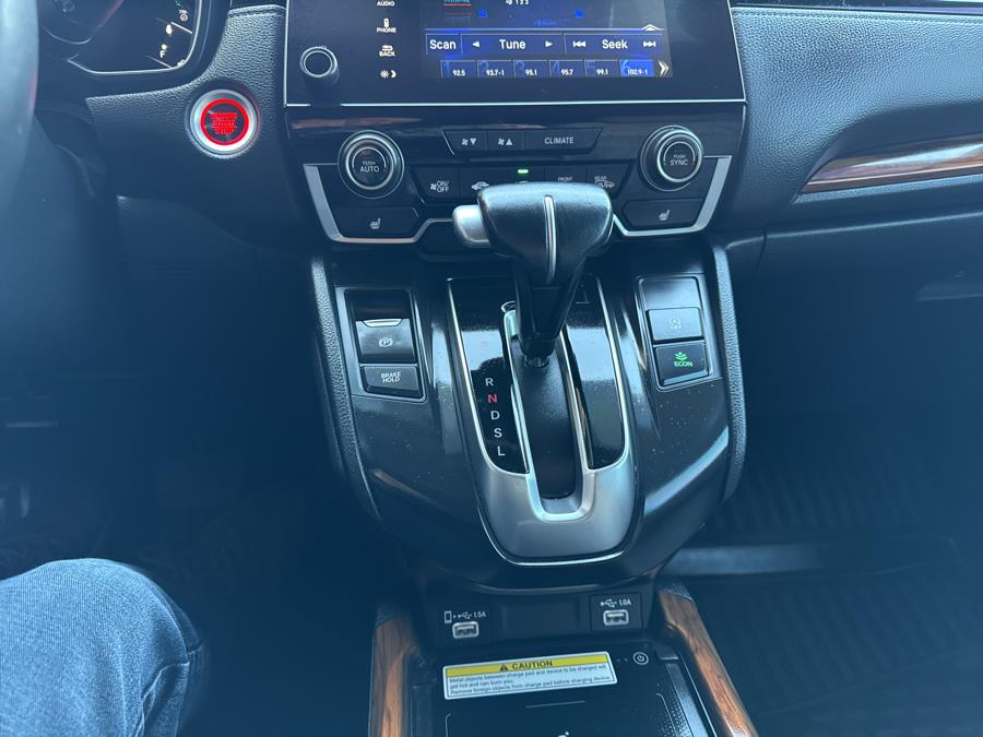 2022 Honda CR-V Touring AWD, available for sale in Waterbury, Connecticut | National Auto Brokers, Inc.. Waterbury, Connecticut 2022 Honda CR-V Touring AWD, available for sale in Waterbury, Connecticut | National Auto Brokers, Inc.. Waterbury, Connecticut