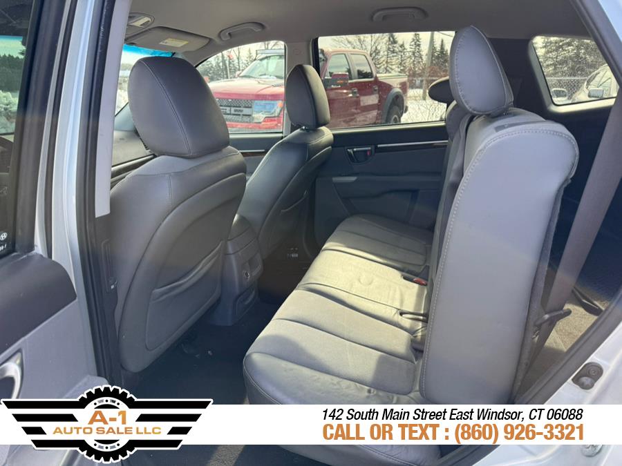 2012 Hyundai Santa Fe AWD 4dr V6 SE, available for sale in East Windsor, Connecticut | A1 Auto Sale LLC. East Windsor, Connecticut 2012 Hyundai Santa Fe AWD 4dr V6 SE, available for sale in East Windsor, Connecticut | A1 Auto Sale LLC. East Windsor, Connecticut