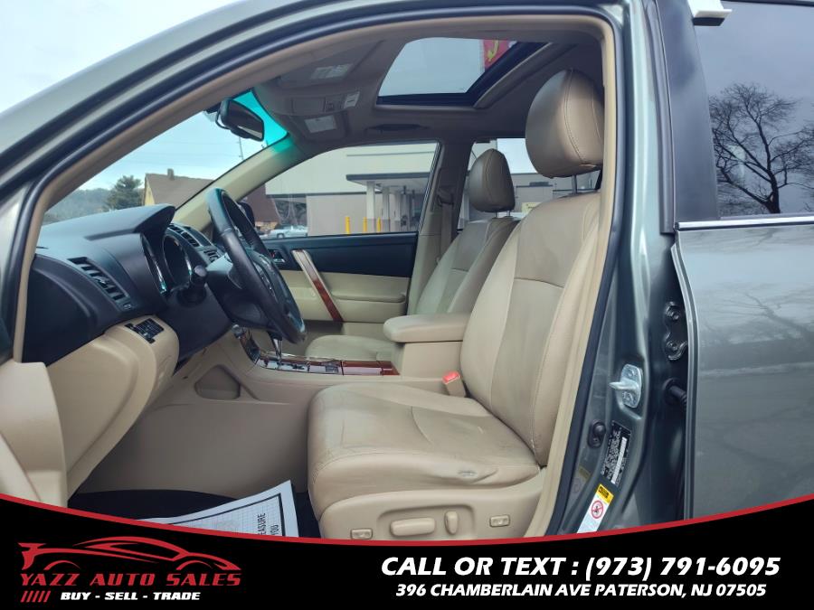 2013 Toyota Highlander 4WD 4dr V6 Limited (Natl), available for sale in Paterson, New Jersey | Yazz Auto Sales. Paterson, New Jersey 2013 Toyota Highlander 4WD 4dr V6 Limited (Natl), available for sale in Paterson, New Jersey | Yazz Auto Sales. Paterson, New Jersey