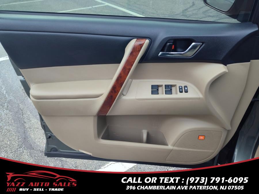 2013 Toyota Highlander 4WD 4dr V6 Limited (Natl), available for sale in Paterson, New Jersey | Yazz Auto Sales. Paterson, New Jersey 2013 Toyota Highlander 4WD 4dr V6 Limited (Natl), available for sale in Paterson, New Jersey | Yazz Auto Sales. Paterson, New Jersey