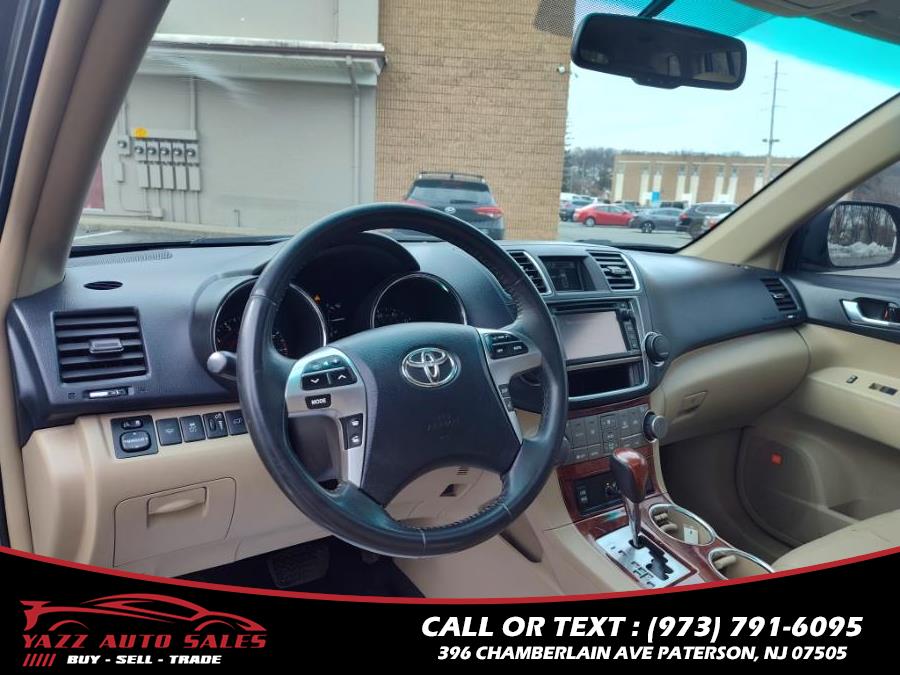 2013 Toyota Highlander 4WD 4dr V6 Limited (Natl), available for sale in Paterson, New Jersey | Yazz Auto Sales. Paterson, New Jersey 2013 Toyota Highlander 4WD 4dr V6 Limited (Natl), available for sale in Paterson, New Jersey | Yazz Auto Sales. Paterson, New Jersey