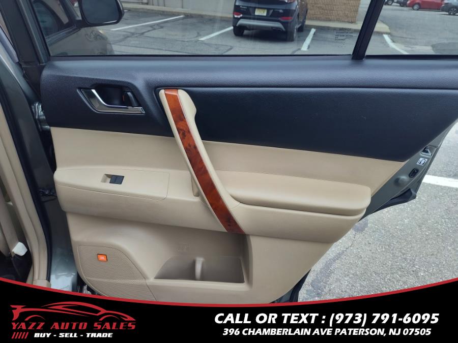 2013 Toyota Highlander 4WD 4dr V6 Limited (Natl), available for sale in Paterson, New Jersey | Yazz Auto Sales. Paterson, New Jersey 2013 Toyota Highlander 4WD 4dr V6 Limited (Natl), available for sale in Paterson, New Jersey | Yazz Auto Sales. Paterson, New Jersey