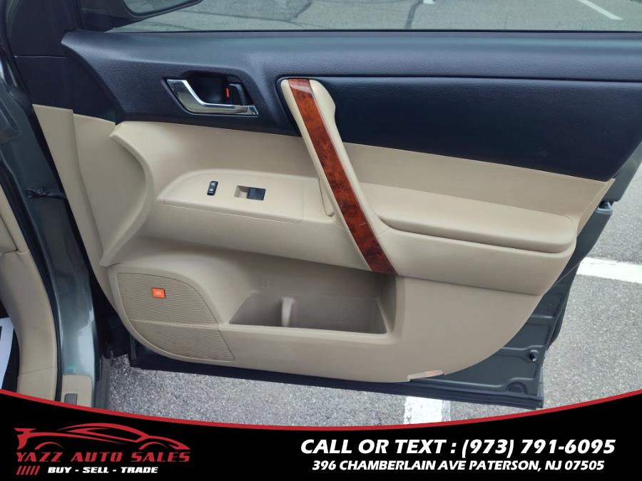 2013 Toyota Highlander 4WD 4dr V6 Limited (Natl), available for sale in Paterson, New Jersey | Yazz Auto Sales. Paterson, New Jersey 2013 Toyota Highlander 4WD 4dr V6 Limited (Natl), available for sale in Paterson, New Jersey | Yazz Auto Sales. Paterson, New Jersey