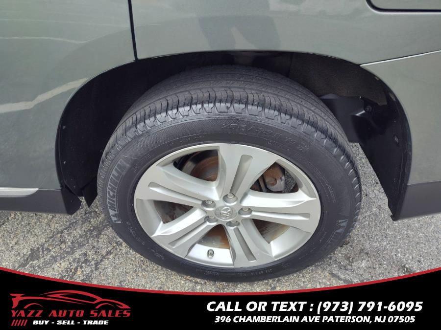 2013 Toyota Highlander 4WD 4dr V6 Limited (Natl), available for sale in Paterson, New Jersey | Yazz Auto Sales. Paterson, New Jersey 2013 Toyota Highlander 4WD 4dr V6 Limited (Natl), available for sale in Paterson, New Jersey | Yazz Auto Sales. Paterson, New Jersey