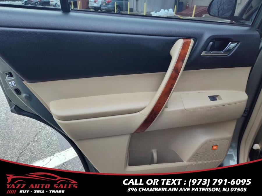 2013 Toyota Highlander 4WD 4dr V6 Limited (Natl), available for sale in Paterson, New Jersey | Yazz Auto Sales. Paterson, New Jersey 2013 Toyota Highlander 4WD 4dr V6 Limited (Natl), available for sale in Paterson, New Jersey | Yazz Auto Sales. Paterson, New Jersey