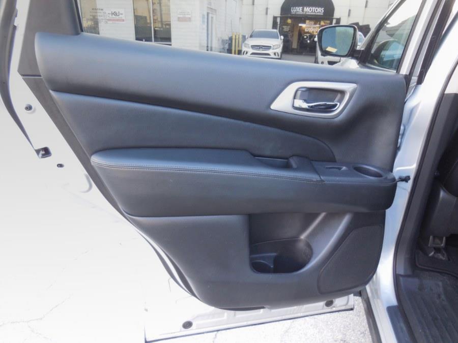 2020 Nissan Pathfinder 4x4 SL, available for sale in Hawaiian Gardens, California | Luxe Motors. Hawaiian Gardens, California 2020 Nissan Pathfinder 4x4 SL, available for sale in Hawaiian Gardens, California | Luxe Motors. Hawaiian Gardens, California