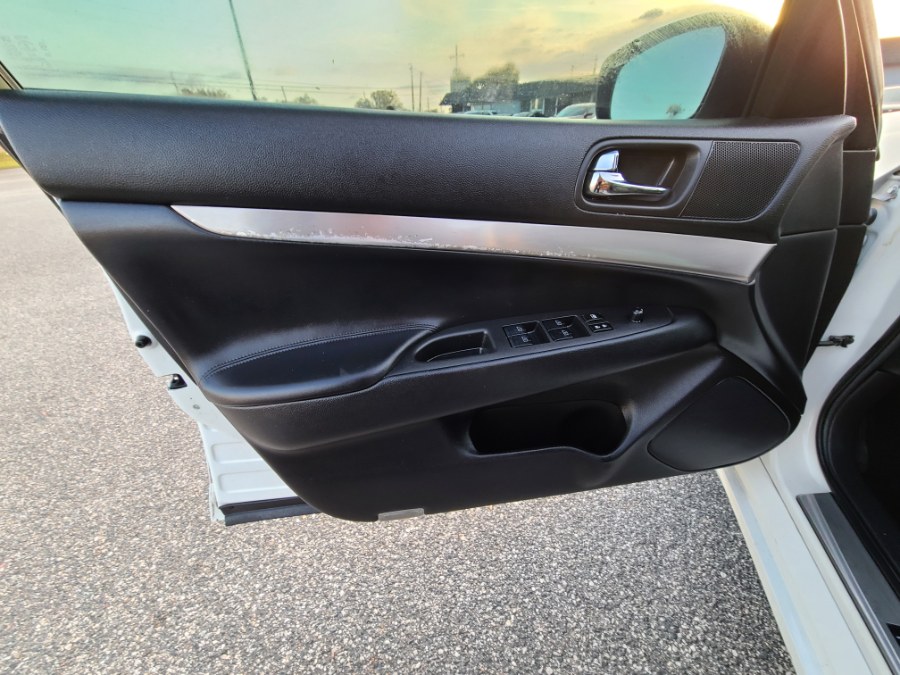 2015 INFINITI Q40 4dr Sdn RWD, available for sale in Orlando, Florida | CarX Club Corporation. Orlando, Florida 2015 INFINITI Q40 4dr Sdn RWD, available for sale in Orlando, Florida | CarX Club Corporation. Orlando, Florida