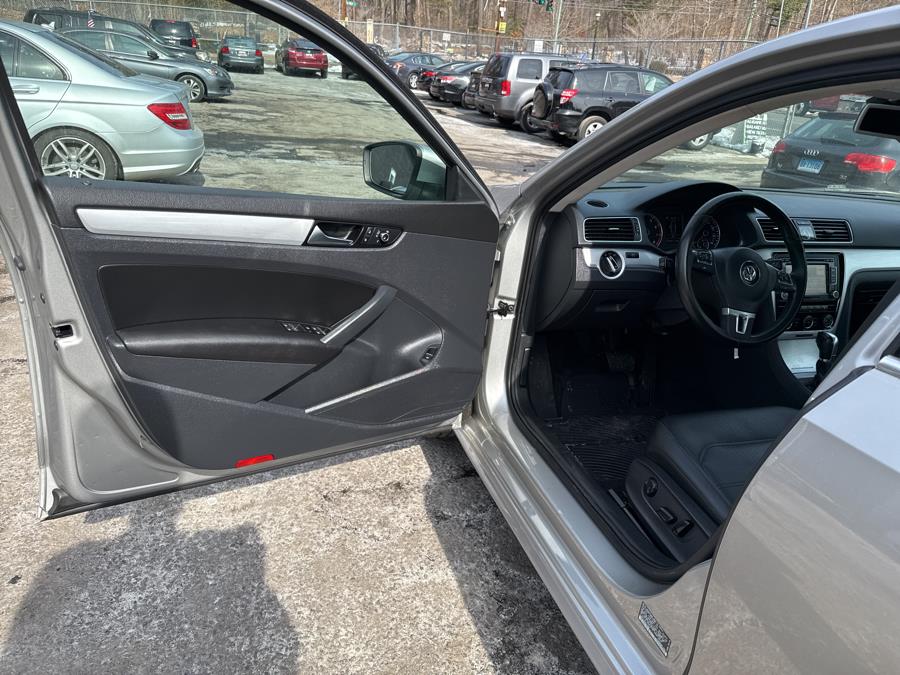 2013 Volkswagen Passat 4dr Sdn 2.5L Auto SE w/Sunroof PZEV, available for sale in Hartford, Connecticut | HPG Auto Sales LLC. Hartford, Connecticut 2013 Volkswagen Passat 4dr Sdn 2.5L Auto SE w/Sunroof PZEV, available for sale in Hartford, Connecticut | HPG Auto Sales LLC. Hartford, Connecticut