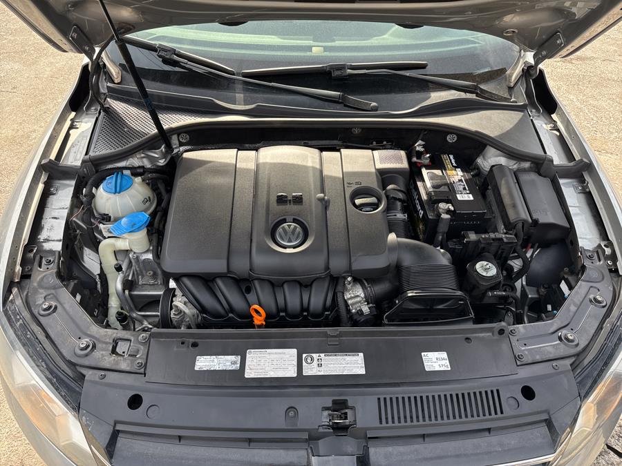 2013 Volkswagen Passat 4dr Sdn 2.5L Auto SE w/Sunroof PZEV, available for sale in Hartford, Connecticut | HPG Auto Sales LLC. Hartford, Connecticut 2013 Volkswagen Passat 4dr Sdn 2.5L Auto SE w/Sunroof PZEV, available for sale in Hartford, Connecticut | HPG Auto Sales LLC. Hartford, Connecticut