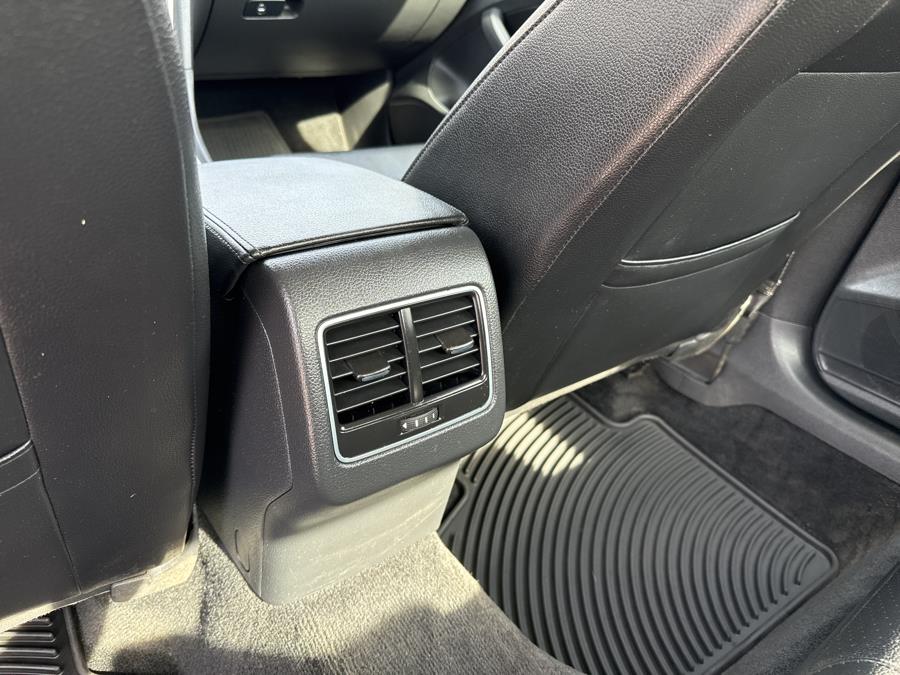 2013 Volkswagen Passat 4dr Sdn 2.5L Auto SE w/Sunroof PZEV, available for sale in Hartford, Connecticut | HPG Auto Sales LLC. Hartford, Connecticut 2013 Volkswagen Passat 4dr Sdn 2.5L Auto SE w/Sunroof PZEV, available for sale in Hartford, Connecticut | HPG Auto Sales LLC. Hartford, Connecticut