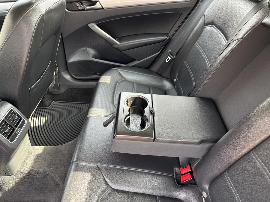 2013 Volkswagen Passat 4dr Sdn 2.5L Auto SE w/Sunroof PZEV, available for sale in Hartford, Connecticut | HPG Auto Sales LLC. Hartford, Connecticut 2013 Volkswagen Passat 4dr Sdn 2.5L Auto SE w/Sunroof PZEV, available for sale in Hartford, Connecticut | HPG Auto Sales LLC. Hartford, Connecticut
