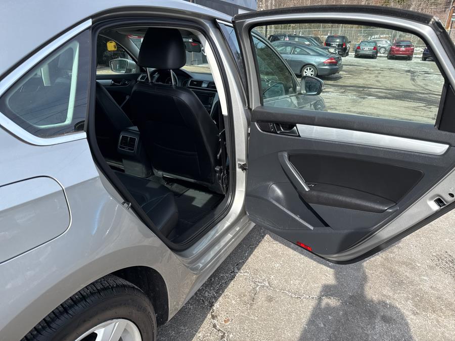 2013 Volkswagen Passat 4dr Sdn 2.5L Auto SE w/Sunroof PZEV, available for sale in Hartford, Connecticut | HPG Auto Sales LLC. Hartford, Connecticut 2013 Volkswagen Passat 4dr Sdn 2.5L Auto SE w/Sunroof PZEV, available for sale in Hartford, Connecticut | HPG Auto Sales LLC. Hartford, Connecticut