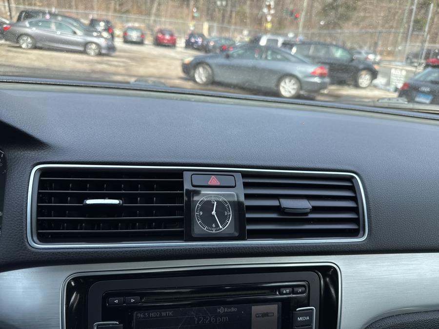 2013 Volkswagen Passat 4dr Sdn 2.5L Auto SE w/Sunroof PZEV, available for sale in Hartford, Connecticut | HPG Auto Sales LLC. Hartford, Connecticut 2013 Volkswagen Passat 4dr Sdn 2.5L Auto SE w/Sunroof PZEV, available for sale in Hartford, Connecticut | HPG Auto Sales LLC. Hartford, Connecticut