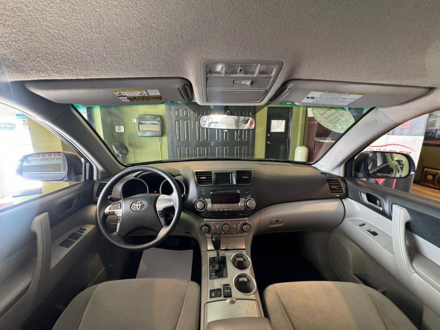 2011 Toyota Highlander 4WD 4dr V6 Base, available for sale in West Hartford, Connecticut | AutoMax. West Hartford, Connecticut 2011 Toyota Highlander 4WD 4dr V6 Base, available for sale in West Hartford, Connecticut | AutoMax. West Hartford, Connecticut
