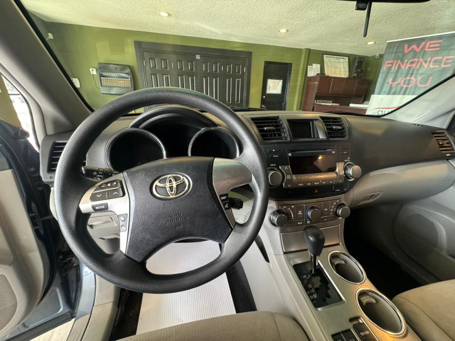 2011 Toyota Highlander 4WD 4dr V6 Base, available for sale in West Hartford, Connecticut | AutoMax. West Hartford, Connecticut 2011 Toyota Highlander 4WD 4dr V6 Base, available for sale in West Hartford, Connecticut | AutoMax. West Hartford, Connecticut