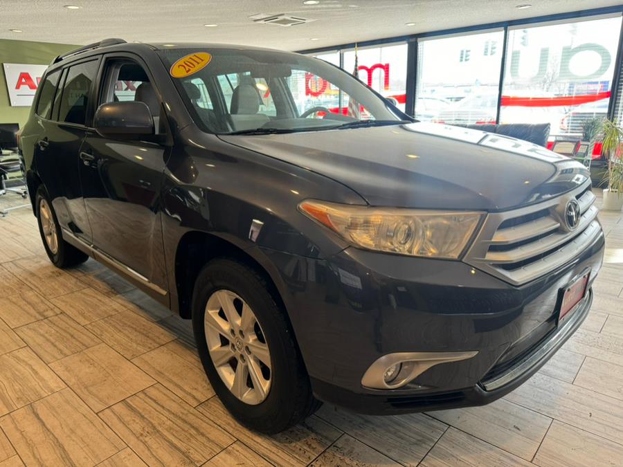 2011 Toyota Highlander 4WD 4dr V6 Base, available for sale in West Hartford, Connecticut | AutoMax. West Hartford, Connecticut 2011 Toyota Highlander 4WD 4dr V6 Base, available for sale in West Hartford, Connecticut | AutoMax. West Hartford, Connecticut