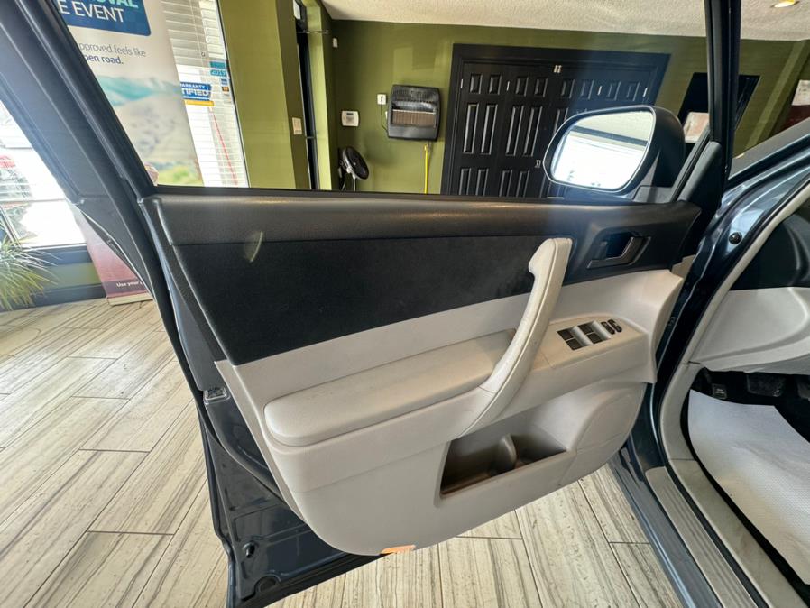 2011 Toyota Highlander 4WD 4dr V6 Base, available for sale in West Hartford, Connecticut | AutoMax. West Hartford, Connecticut 2011 Toyota Highlander 4WD 4dr V6 Base, available for sale in West Hartford, Connecticut | AutoMax. West Hartford, Connecticut