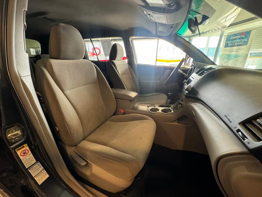2011 Toyota Highlander 4WD 4dr V6 Base, available for sale in West Hartford, Connecticut | AutoMax. West Hartford, Connecticut 2011 Toyota Highlander 4WD 4dr V6 Base, available for sale in West Hartford, Connecticut | AutoMax. West Hartford, Connecticut