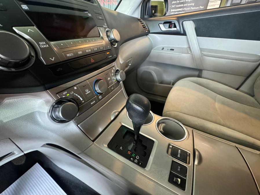 2011 Toyota Highlander 4WD 4dr V6 Base, available for sale in West Hartford, Connecticut | AutoMax. West Hartford, Connecticut 2011 Toyota Highlander 4WD 4dr V6 Base, available for sale in West Hartford, Connecticut | AutoMax. West Hartford, Connecticut