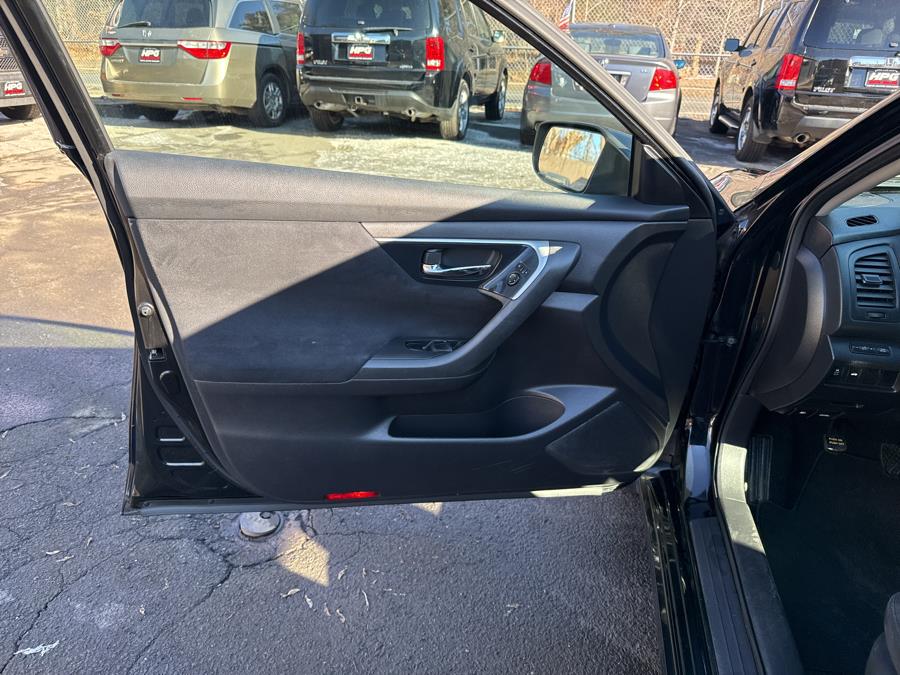 2014 Nissan Altima 4dr Sdn I4 2.5 S, available for sale in Hartford, Connecticut | HPG Auto Sales LLC. Hartford, Connecticut 2014 Nissan Altima 4dr Sdn I4 2.5 S, available for sale in Hartford, Connecticut | HPG Auto Sales LLC. Hartford, Connecticut