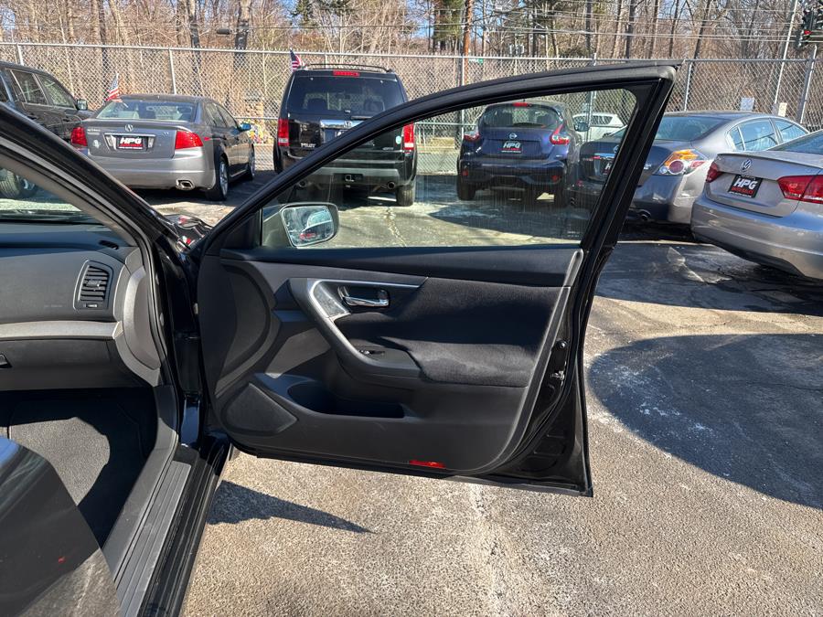 2014 Nissan Altima 4dr Sdn I4 2.5 S, available for sale in Hartford, Connecticut | HPG Auto Sales LLC. Hartford, Connecticut 2014 Nissan Altima 4dr Sdn I4 2.5 S, available for sale in Hartford, Connecticut | HPG Auto Sales LLC. Hartford, Connecticut