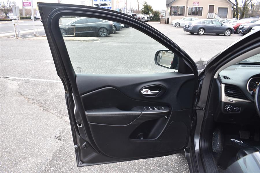2015 Jeep Cherokee LIMITED, available for sale in Patchogue, New York | 112 Auto Plaza. Patchogue, New York 2015 Jeep Cherokee LIMITED, available for sale in Patchogue, New York | 112 Auto Plaza. Patchogue, New York