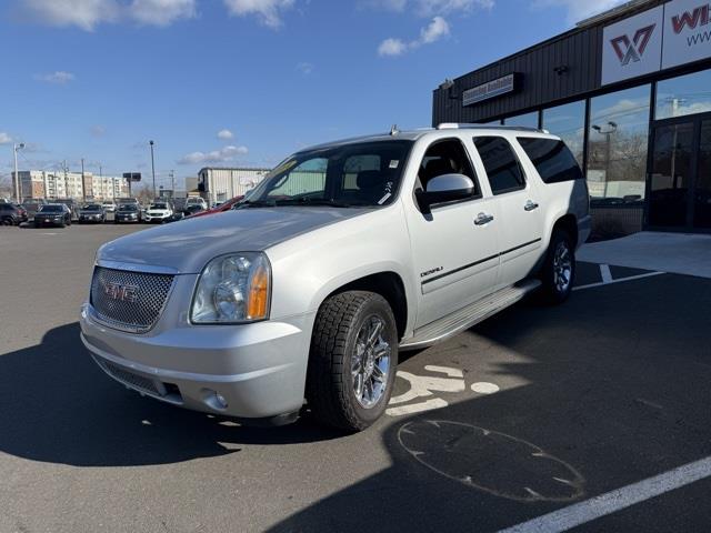 Used 2014 GMC Yukon Xl in Stratford, Connecticut | Wiz Leasing Inc. Stratford, Connecticut