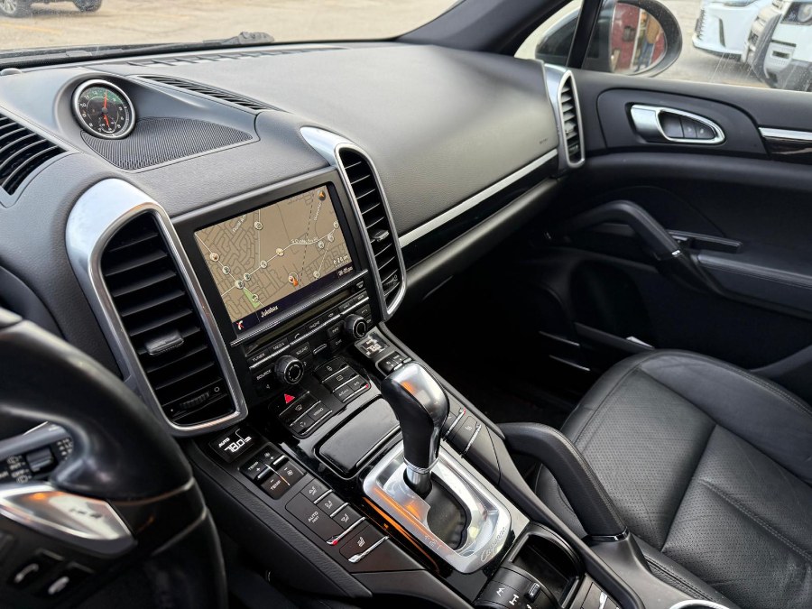 2013 Porsche Cayenne AWD 4dr Tiptronic, available for sale in Hicksville, New York | REGAL AUTOHAUS. Hicksville, New York 2013 Porsche Cayenne AWD 4dr Tiptronic, available for sale in Hicksville, New York | REGAL AUTOHAUS. Hicksville, New York
