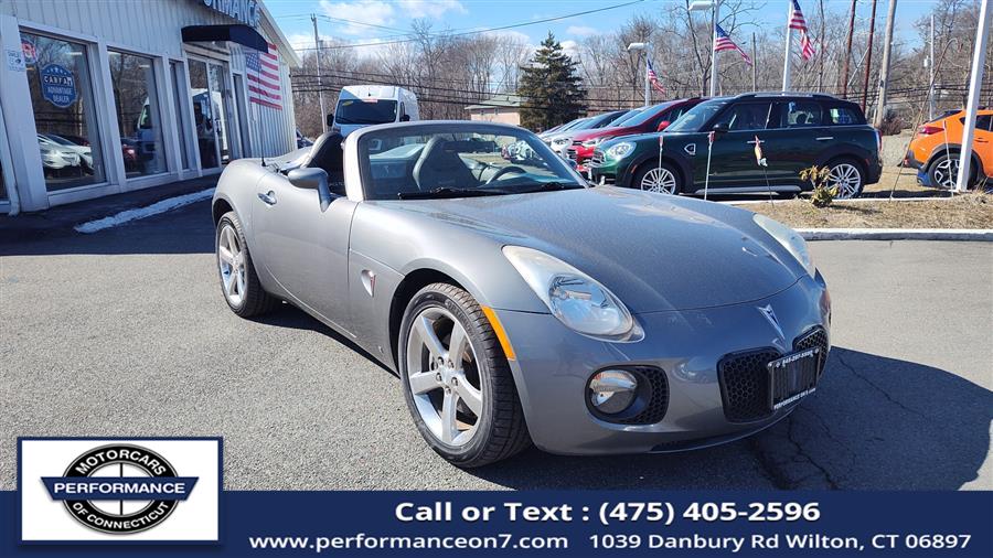 Used 2007 Pontiac Solstice in Wilton, Connecticut | Performance Motor Cars Of Connecticut LLC. Wilton, Connecticut