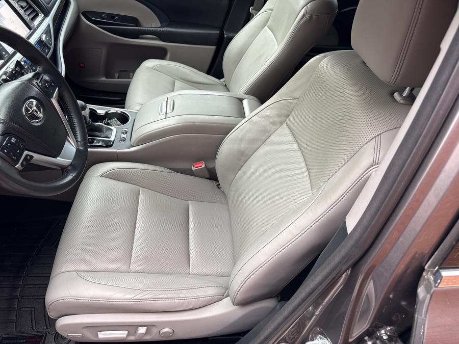 2015 Toyota Highlander AWD 4dr V6 Limited, available for sale in Waterbury, Connecticut | National Auto Brokers, Inc.. Waterbury, Connecticut 2015 Toyota Highlander AWD 4dr V6 Limited, available for sale in Waterbury, Connecticut | National Auto Brokers, Inc.. Waterbury, Connecticut