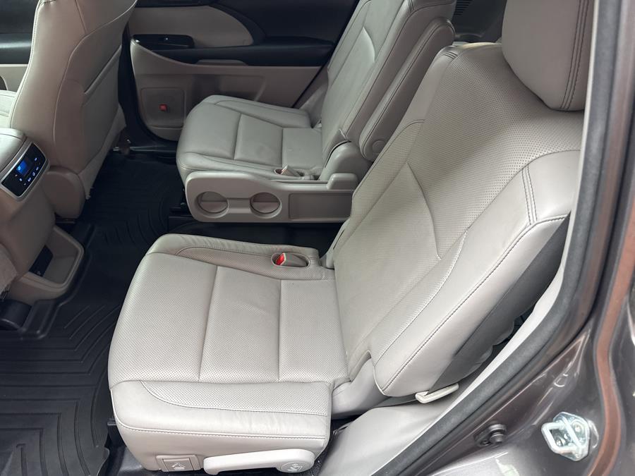 2015 Toyota Highlander AWD 4dr V6 Limited, available for sale in Waterbury, Connecticut | National Auto Brokers, Inc.. Waterbury, Connecticut 2015 Toyota Highlander AWD 4dr V6 Limited, available for sale in Waterbury, Connecticut | National Auto Brokers, Inc.. Waterbury, Connecticut