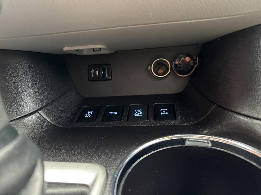 2015 Toyota Highlander AWD 4dr V6 Limited, available for sale in Waterbury, Connecticut | National Auto Brokers, Inc.. Waterbury, Connecticut 2015 Toyota Highlander AWD 4dr V6 Limited, available for sale in Waterbury, Connecticut | National Auto Brokers, Inc.. Waterbury, Connecticut