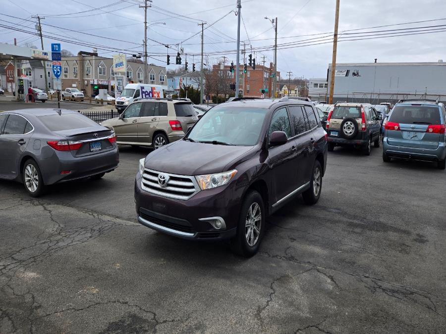 2013 Toyota Highlander 4WD 4dr V6 (Natl), available for sale in West Haven, Connecticut | Uzun Auto. West Haven, Connecticut 2013 Toyota Highlander 4WD 4dr V6 (Natl), available for sale in West Haven, Connecticut | Uzun Auto. West Haven, Connecticut