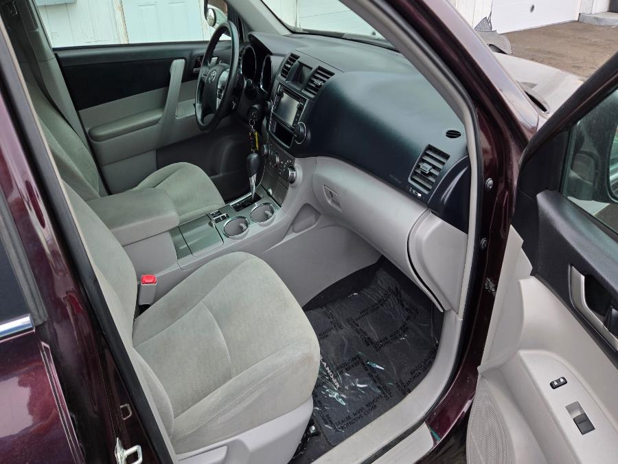 2013 Toyota Highlander 4WD 4dr V6 (Natl), available for sale in West Haven, Connecticut | Uzun Auto. West Haven, Connecticut 2013 Toyota Highlander 4WD 4dr V6 (Natl), available for sale in West Haven, Connecticut | Uzun Auto. West Haven, Connecticut