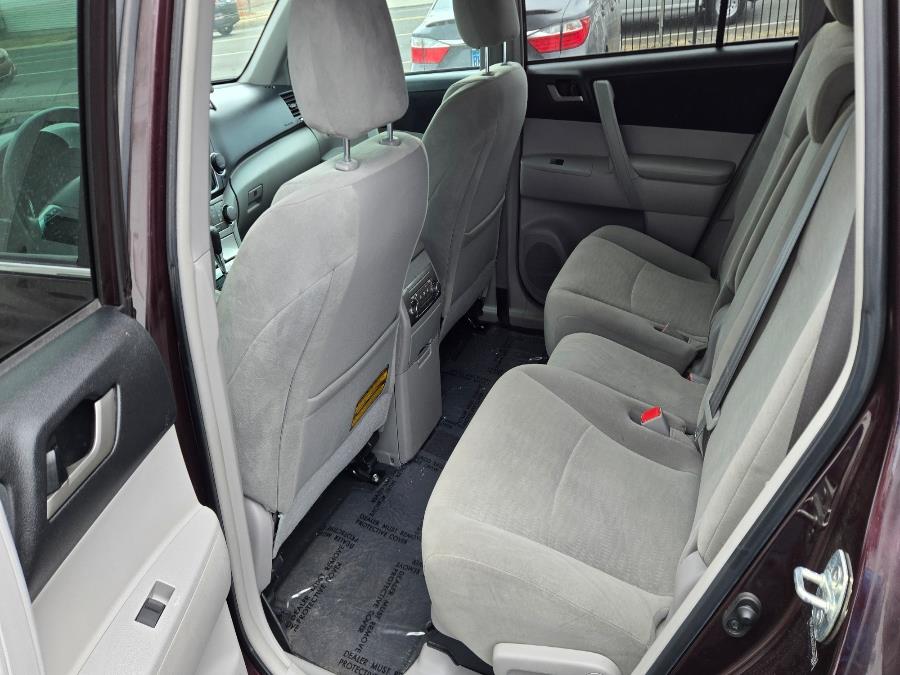 2013 Toyota Highlander 4WD 4dr V6 (Natl), available for sale in West Haven, Connecticut | Uzun Auto. West Haven, Connecticut 2013 Toyota Highlander 4WD 4dr V6 (Natl), available for sale in West Haven, Connecticut | Uzun Auto. West Haven, Connecticut