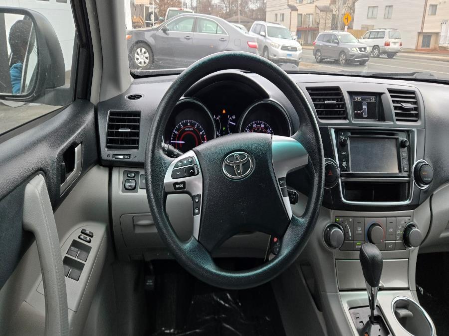 2013 Toyota Highlander 4WD 4dr V6 (Natl), available for sale in West Haven, Connecticut | Uzun Auto. West Haven, Connecticut 2013 Toyota Highlander 4WD 4dr V6 (Natl), available for sale in West Haven, Connecticut | Uzun Auto. West Haven, Connecticut