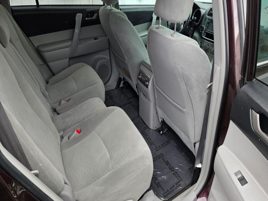 2013 Toyota Highlander 4WD 4dr V6 (Natl), available for sale in West Haven, Connecticut | Uzun Auto. West Haven, Connecticut 2013 Toyota Highlander 4WD 4dr V6 (Natl), available for sale in West Haven, Connecticut | Uzun Auto. West Haven, Connecticut
