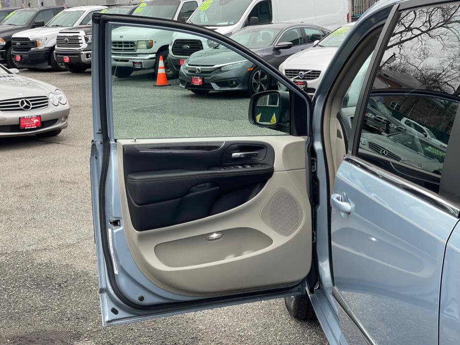 2013 Chrysler Town & Country 4dr Wgn Touring-L, available for sale in Irvington , New Jersey | Auto Haus of Irvington Corp. Irvington , New Jersey 2013 Chrysler Town & Country 4dr Wgn Touring-L, available for sale in Irvington , New Jersey | Auto Haus of Irvington Corp. Irvington , New Jersey