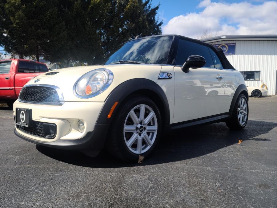 Used 2015 MINI Cooper Convertible in Milford, Connecticut | Chip's Auto Sales Inc. Milford, Connecticut