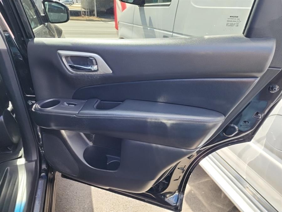 2013 Nissan Pathfinder 4WD 4dr SV, available for sale in Islip, New York | L.I. Auto Gallery. Islip, New York 2013 Nissan Pathfinder 4WD 4dr SV, available for sale in Islip, New York | L.I. Auto Gallery. Islip, New York
