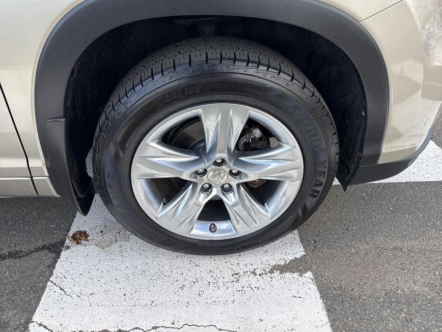 2015 Toyota Highlander AWD 4dr V6 Limited Platinum, available for sale in Waterbury, Connecticut | National Auto Brokers, Inc.. Waterbury, Connecticut 2015 Toyota Highlander AWD 4dr V6 Limited Platinum, available for sale in Waterbury, Connecticut | National Auto Brokers, Inc.. Waterbury, Connecticut