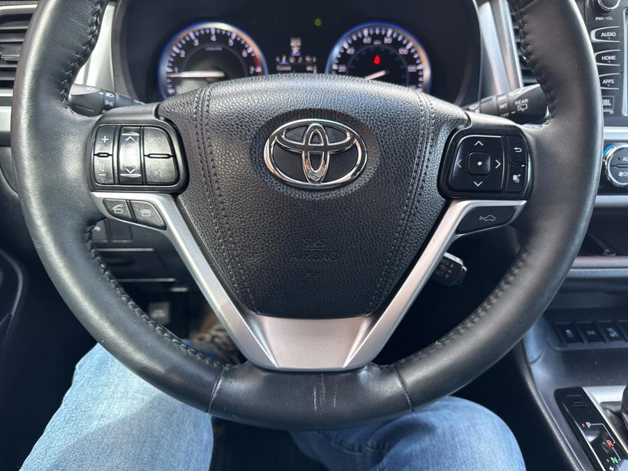 2015 Toyota Highlander AWD 4dr V6 Limited Platinum, available for sale in Waterbury, Connecticut | National Auto Brokers, Inc.. Waterbury, Connecticut 2015 Toyota Highlander AWD 4dr V6 Limited Platinum, available for sale in Waterbury, Connecticut | National Auto Brokers, Inc.. Waterbury, Connecticut