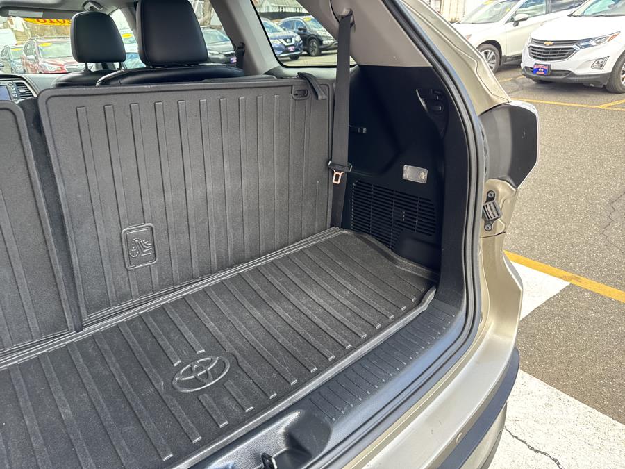 2015 Toyota Highlander AWD 4dr V6 Limited Platinum, available for sale in Waterbury, Connecticut | National Auto Brokers, Inc.. Waterbury, Connecticut 2015 Toyota Highlander AWD 4dr V6 Limited Platinum, available for sale in Waterbury, Connecticut | National Auto Brokers, Inc.. Waterbury, Connecticut