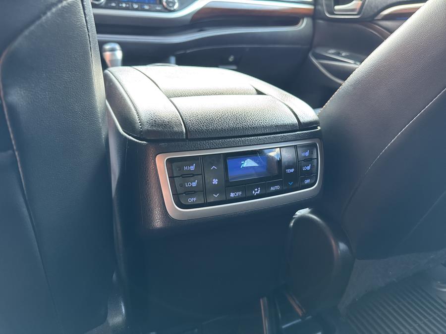 2015 Toyota Highlander AWD 4dr V6 Limited Platinum, available for sale in Waterbury, Connecticut | National Auto Brokers, Inc.. Waterbury, Connecticut 2015 Toyota Highlander AWD 4dr V6 Limited Platinum, available for sale in Waterbury, Connecticut | National Auto Brokers, Inc.. Waterbury, Connecticut