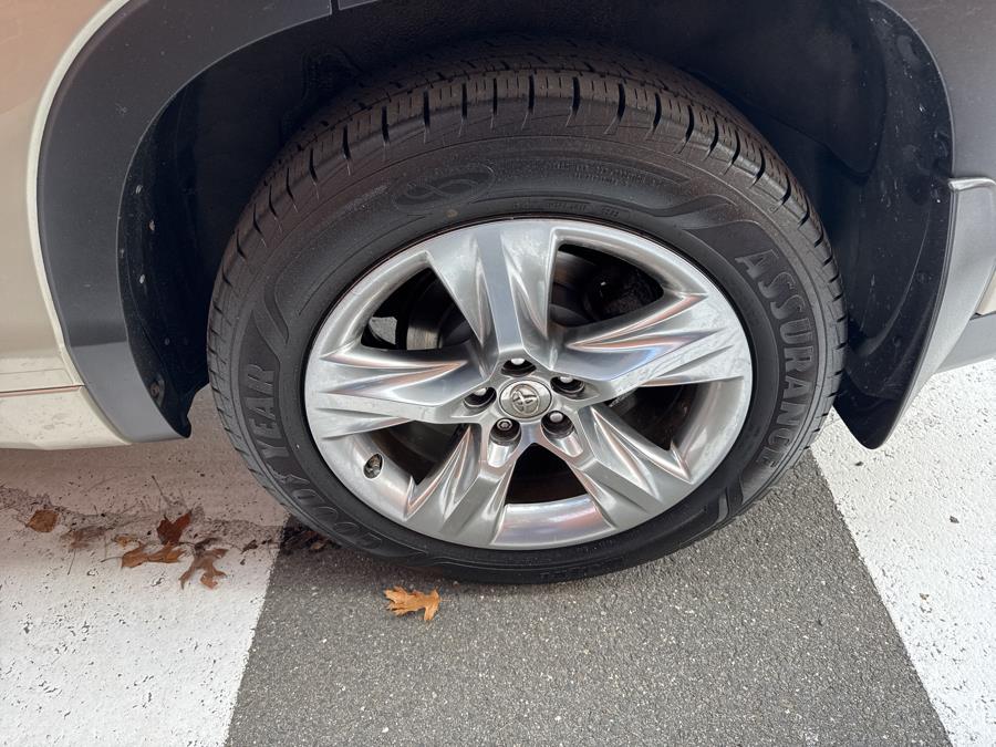 2015 Toyota Highlander AWD 4dr V6 Limited Platinum, available for sale in Waterbury, Connecticut | National Auto Brokers, Inc.. Waterbury, Connecticut 2015 Toyota Highlander AWD 4dr V6 Limited Platinum, available for sale in Waterbury, Connecticut | National Auto Brokers, Inc.. Waterbury, Connecticut