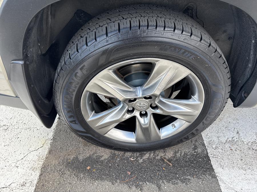 2015 Toyota Highlander AWD 4dr V6 Limited Platinum, available for sale in Waterbury, Connecticut | National Auto Brokers, Inc.. Waterbury, Connecticut 2015 Toyota Highlander AWD 4dr V6 Limited Platinum, available for sale in Waterbury, Connecticut | National Auto Brokers, Inc.. Waterbury, Connecticut
