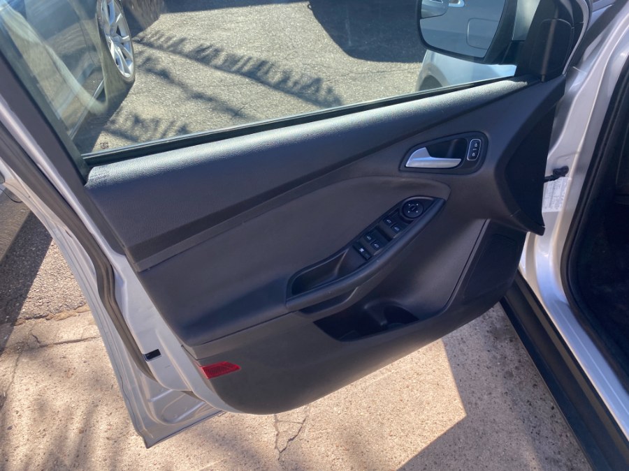 2018 Ford Focus SE Hatch, available for sale in Middle Village, New York | Middle Village Motors . Middle Village, New York 2018 Ford Focus SE Hatch, available for sale in Middle Village, New York | Middle Village Motors . Middle Village, New York