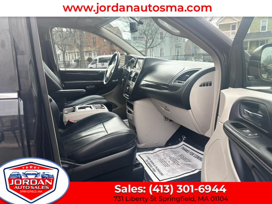 2013 Chrysler Town & Country 4dr Wgn Touring, available for sale in Springfield, Massachusetts | Jordan Auto Sales. Springfield, Massachusetts 2013 Chrysler Town & Country 4dr Wgn Touring, available for sale in Springfield, Massachusetts | Jordan Auto Sales. Springfield, Massachusetts